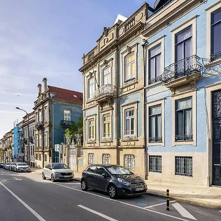 Stylish Downtown Апартаменты *